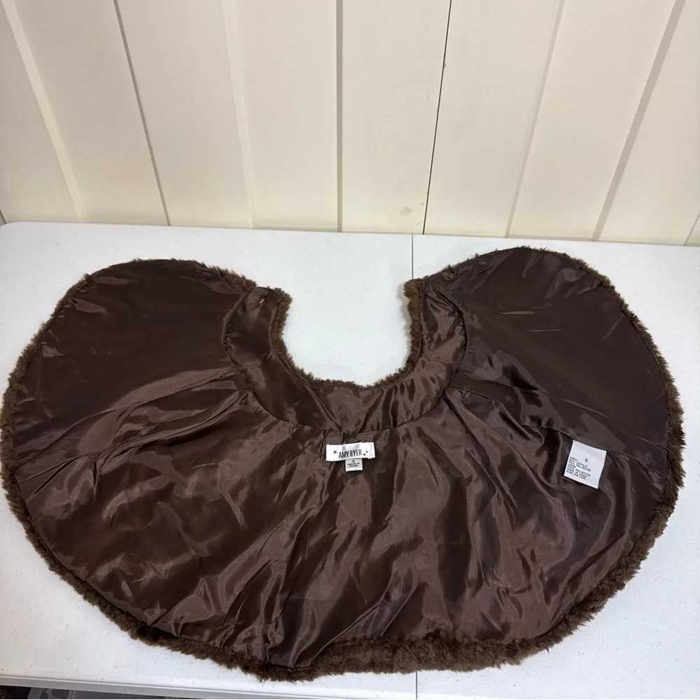 Amy Byer Women's S Brown Faux Fur Wrap Shawl Rhinestone Button Closure Wedding - Picture 6 of 13